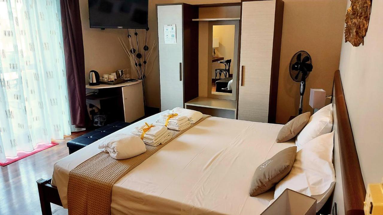 Attico Barocco Bed & Breakfast เลชเช ภายนอก รูปภาพ