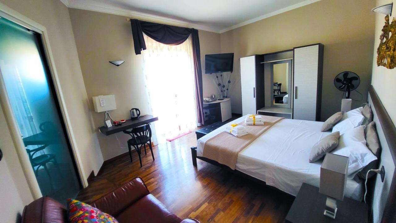 Attico Barocco Bed & Breakfast เลชเช ภายนอก รูปภาพ