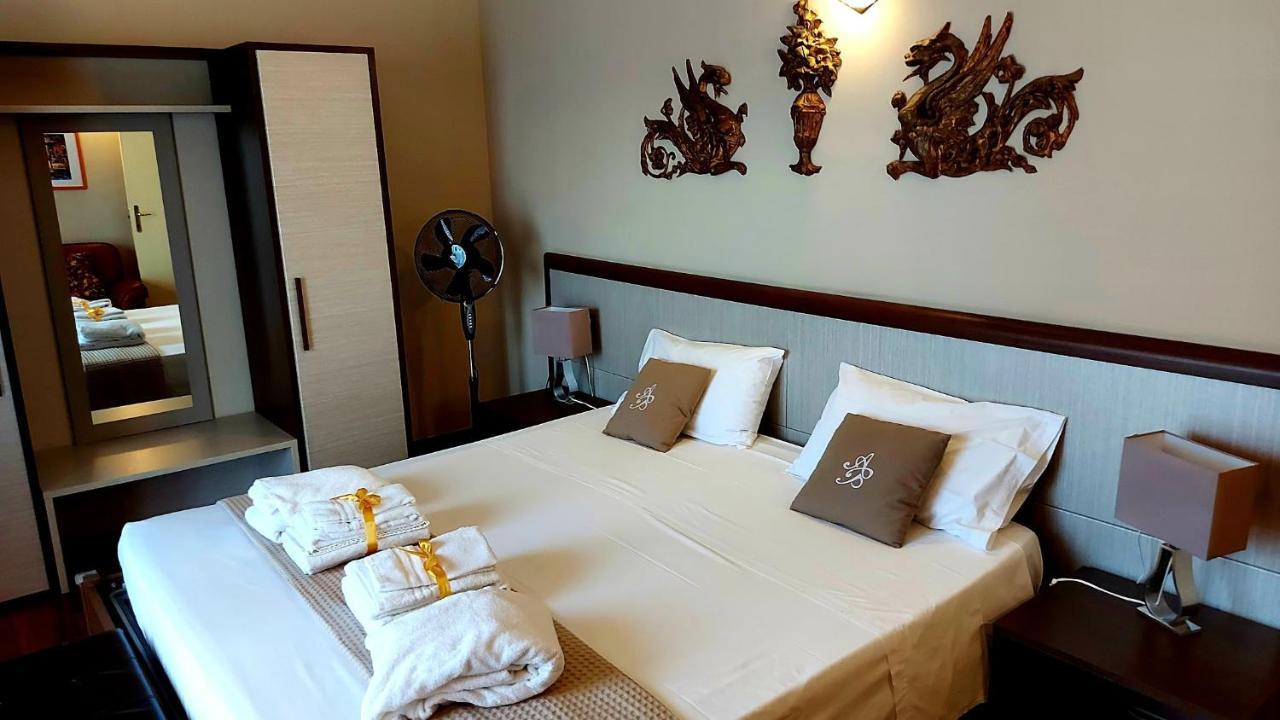 Attico Barocco Bed & Breakfast เลชเช ภายนอก รูปภาพ