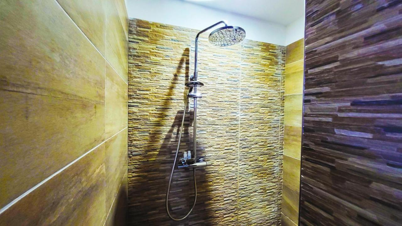 Attico Barocco Bed & Breakfast เลชเช ภายนอก รูปภาพ