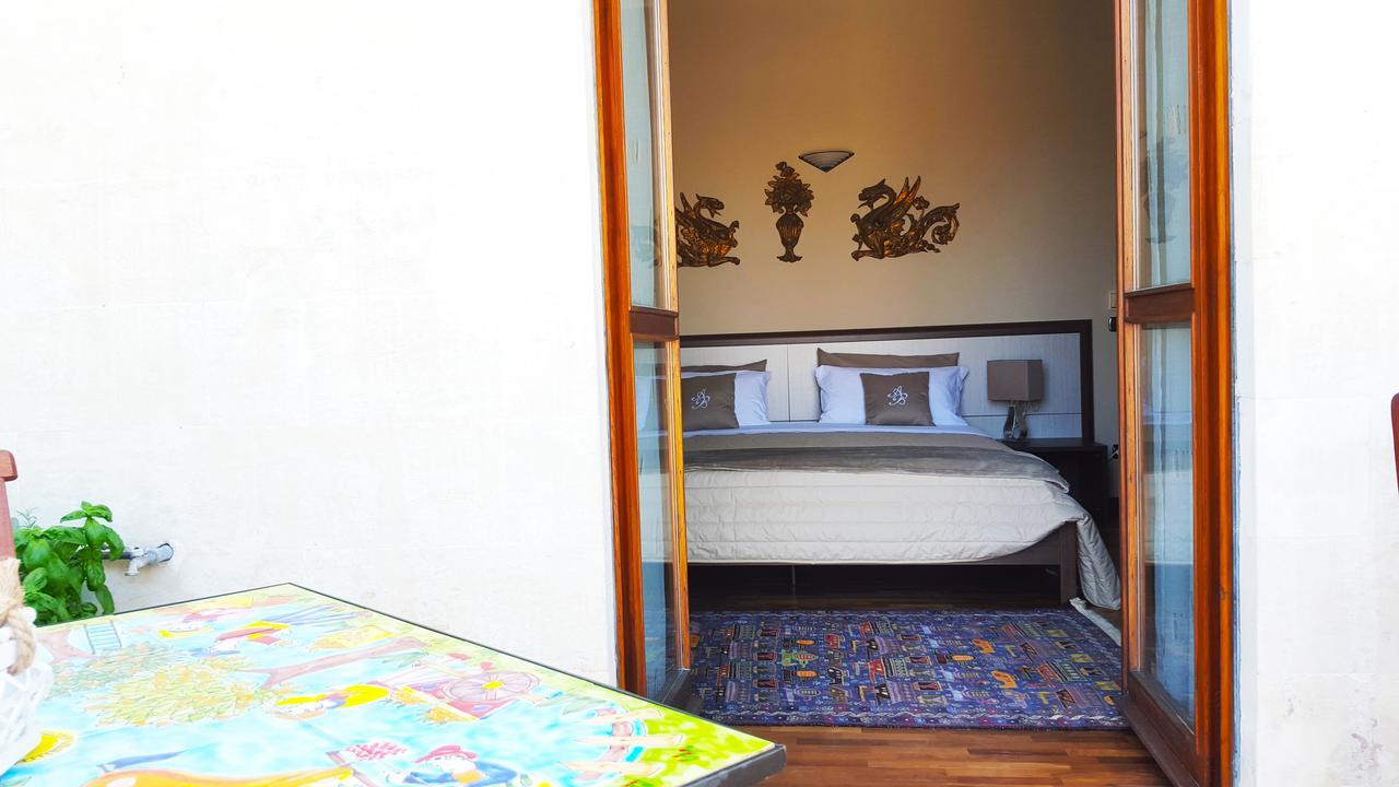 Attico Barocco Bed & Breakfast เลชเช ภายนอก รูปภาพ
