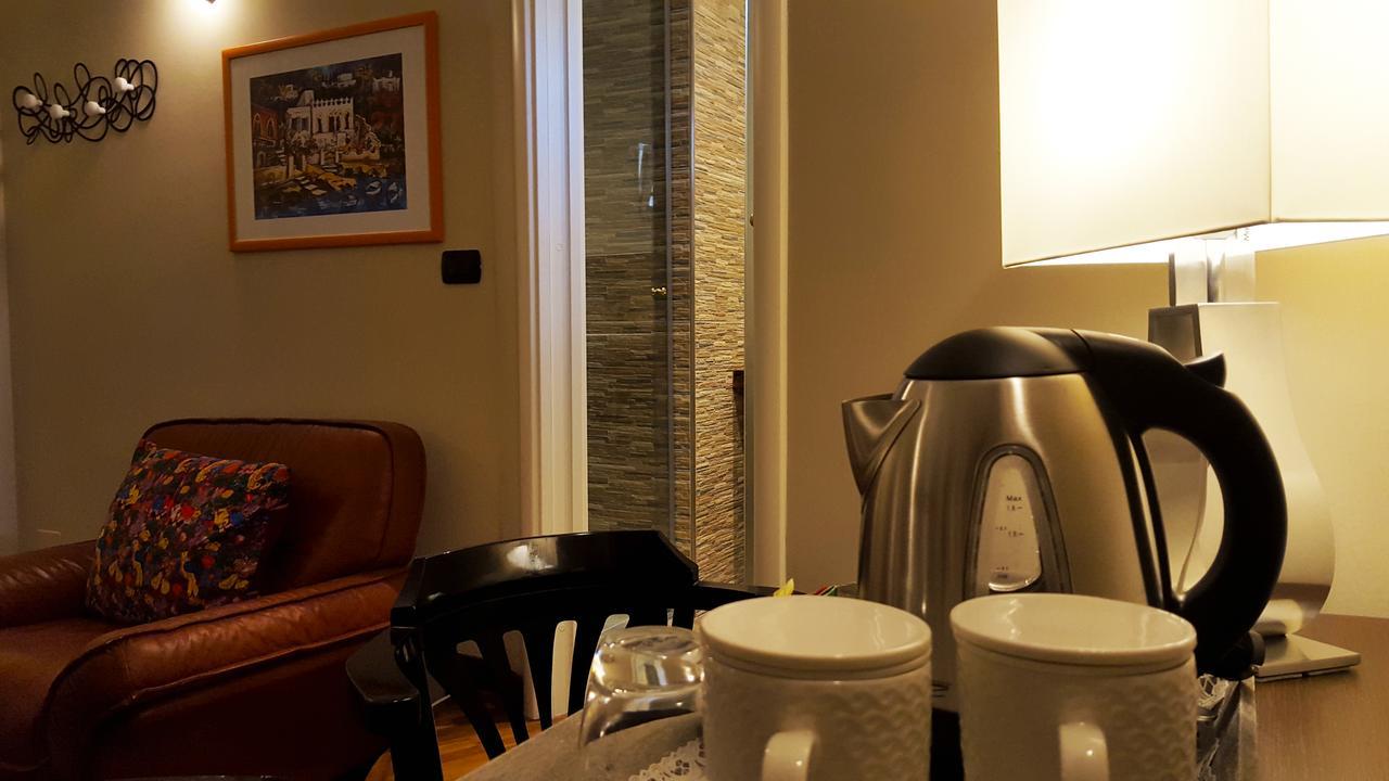 Attico Barocco Bed & Breakfast เลชเช ภายนอก รูปภาพ